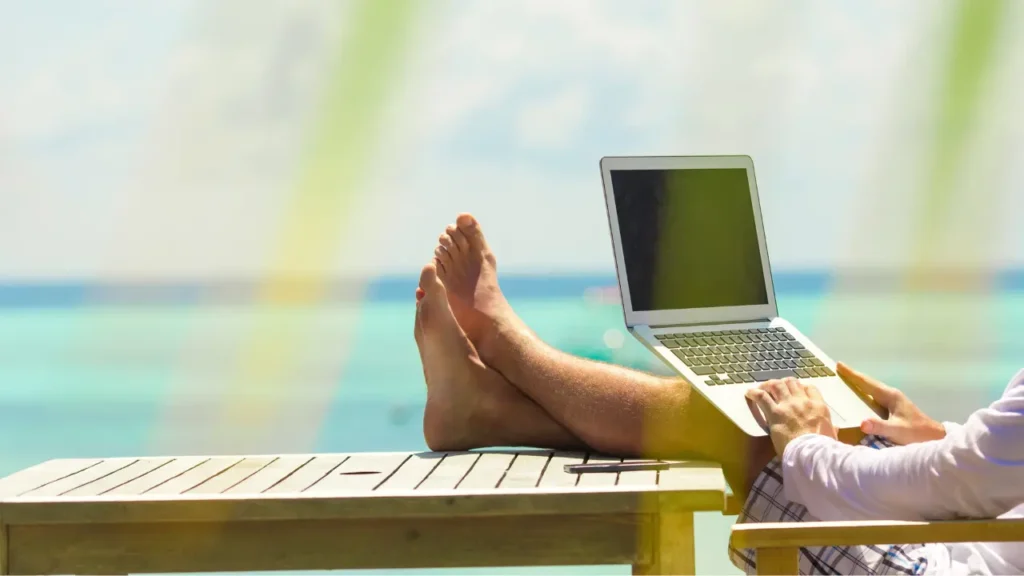Comunicarse con un trabajador en sus vacaciones debe ser una medida de último recurso