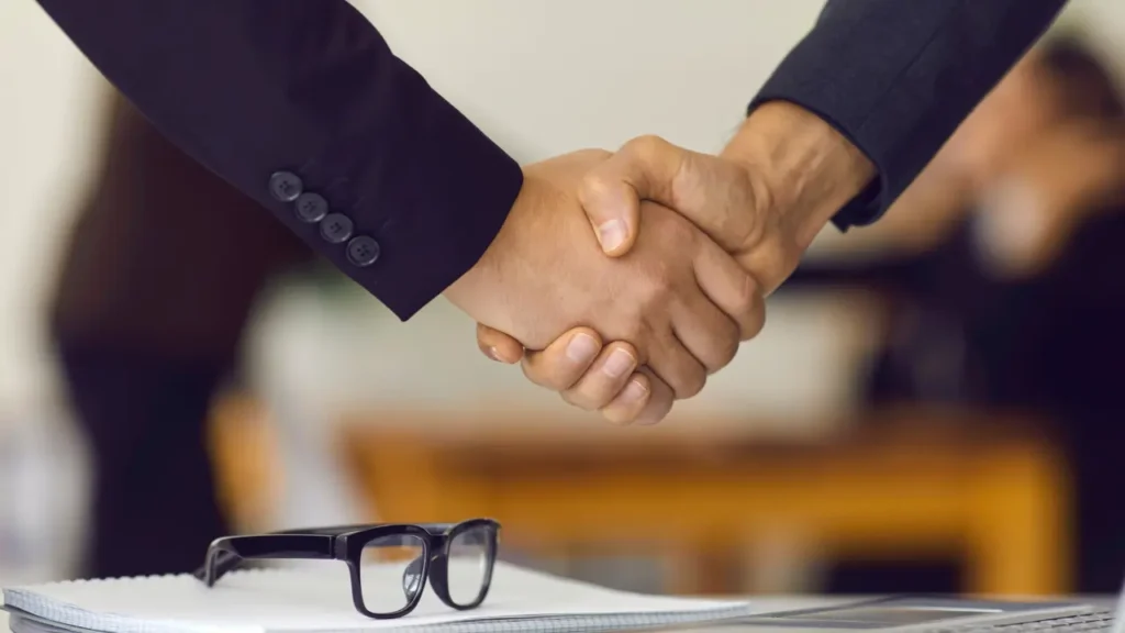 El contenido de un contrato de trabajo incluye todos los elementos sobre la duración de la jornada